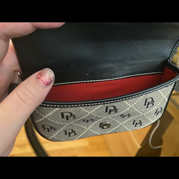 Dooney and Bourke wristlet - Picture 2 of 4